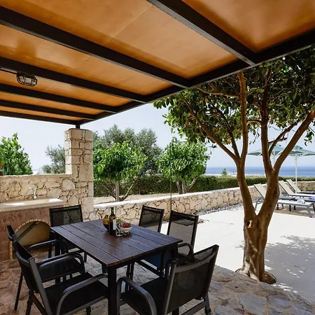- Private Pools & Seaview - 500m From