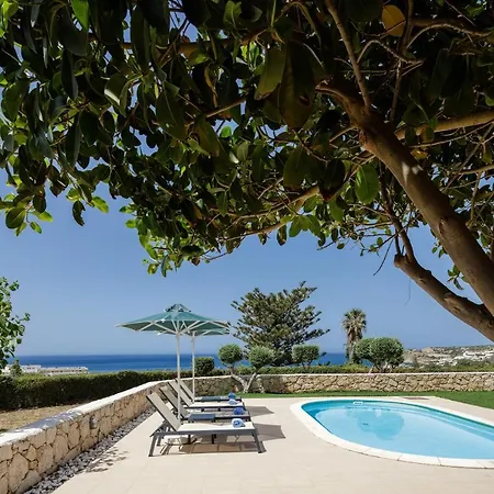 - Private Pools & Seaview - 500m From